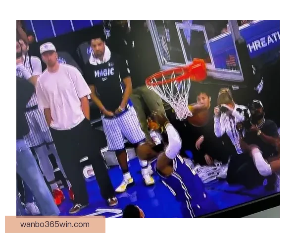 湖人魔术赛后裁判确认最后时刻判罚维持球权归湖人